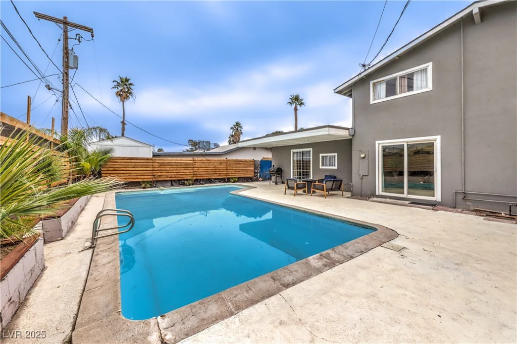 1812 RENADA, North Las Vegas, NV 89030