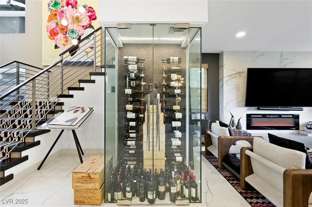 2819 Queens Courtyard, Las Vegas, NV 89109