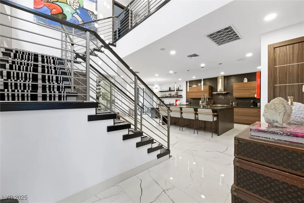 2819 Queens Courtyard, Las Vegas, NV 89109