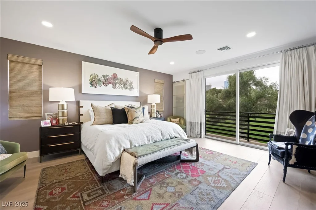 2819 Queens Courtyard, Las Vegas, NV 89109