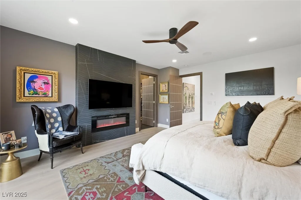 2819 Queens Courtyard, Las Vegas, NV 89109