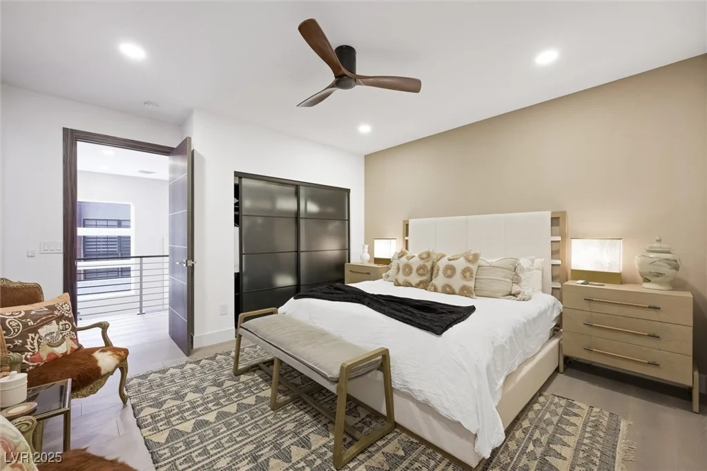 2819 Queens Courtyard, Las Vegas, NV 89109