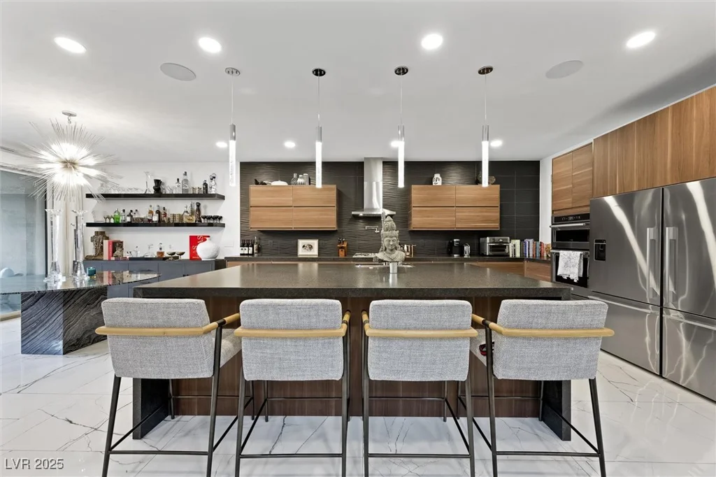 2819 Queens Courtyard, Las Vegas, NV 89109