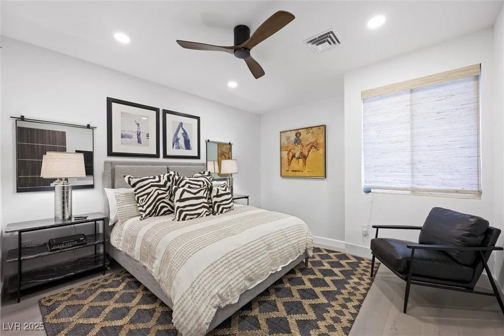 2819 Queens Courtyard, Las Vegas, NV 89109