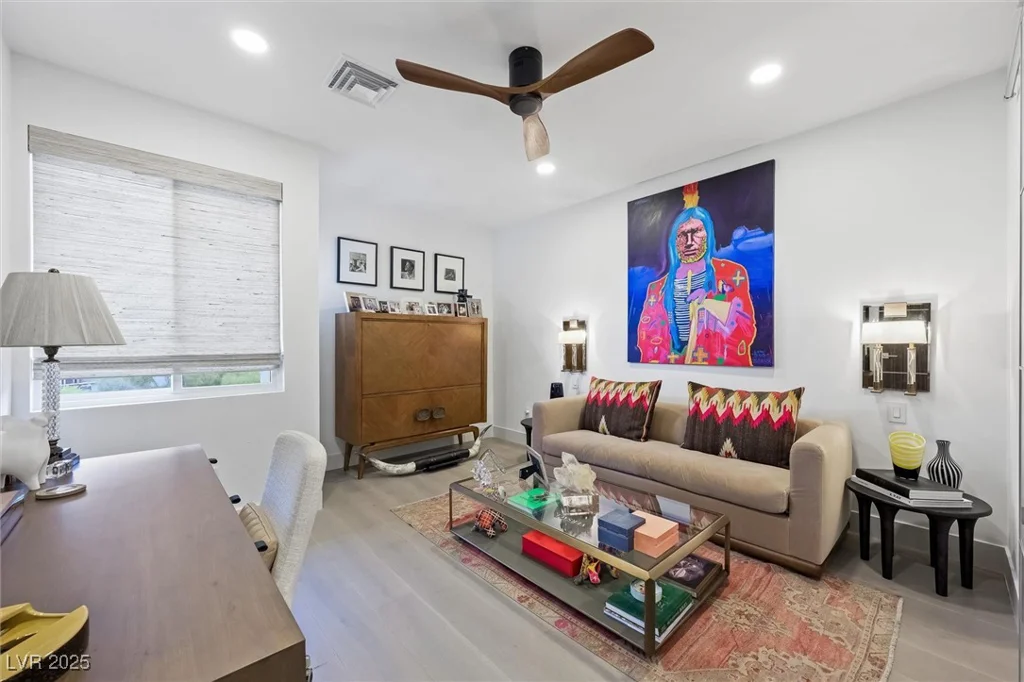 2819 Queens Courtyard, Las Vegas, NV 89109