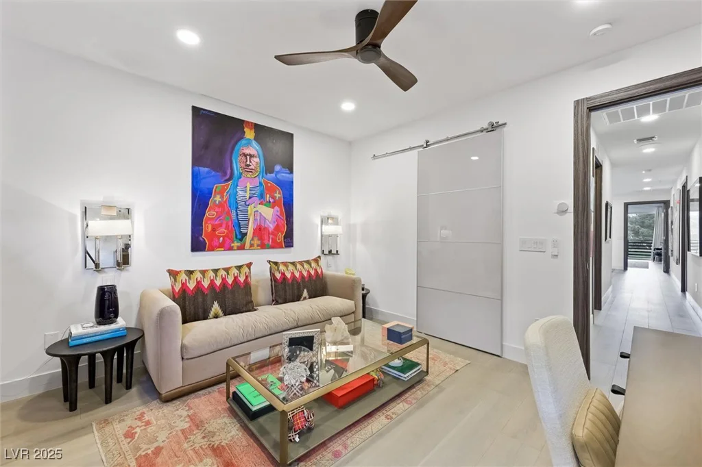 2819 Queens Courtyard, Las Vegas, NV 89109