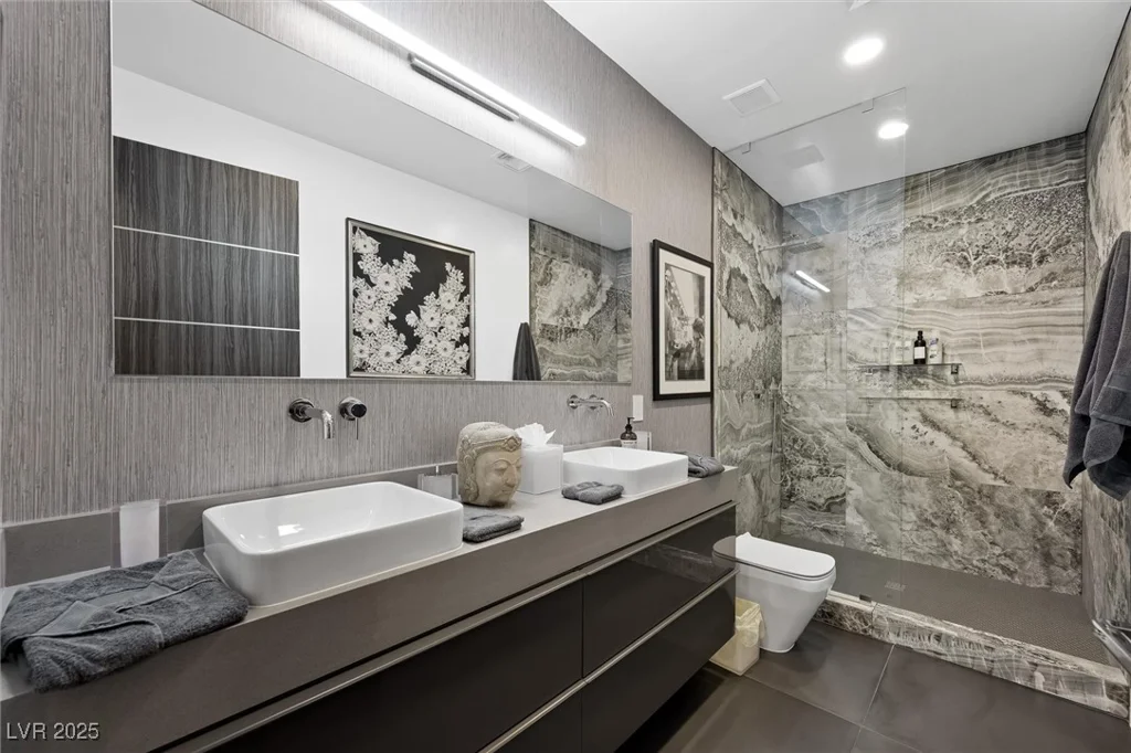 2819 Queens Courtyard, Las Vegas, NV 89109