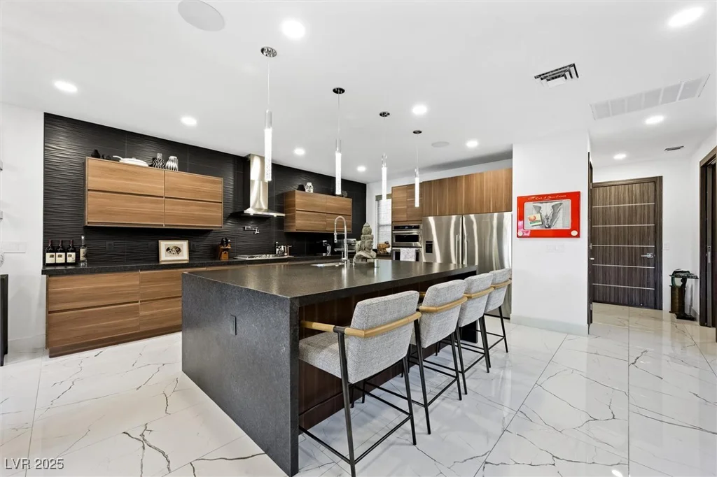 2819 Queens Courtyard, Las Vegas, NV 89109