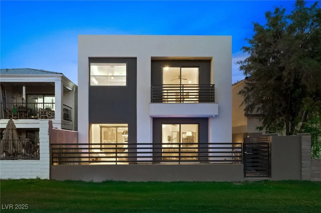 2819 Queens Courtyard, Las Vegas, NV 89109