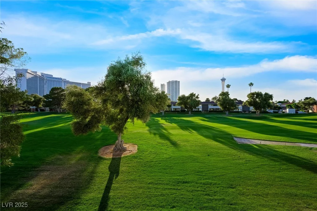 2819 Queens Courtyard, Las Vegas, NV 89109