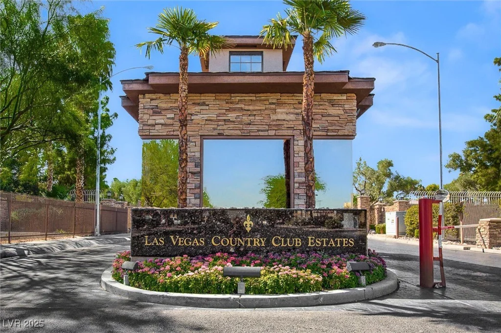 2819 Queens Courtyard, Las Vegas, NV 89109