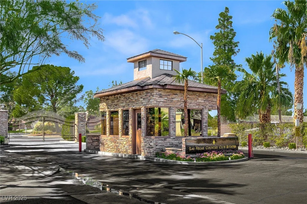 2819 Queens Courtyard, Las Vegas, NV 89109