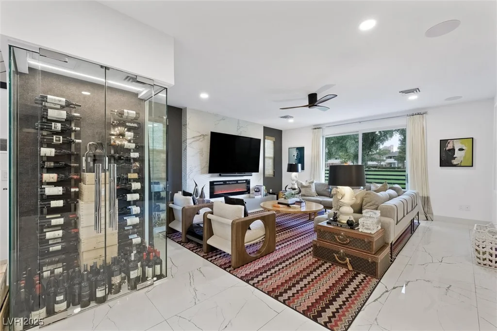 2819 Queens Courtyard, Las Vegas, NV 89109