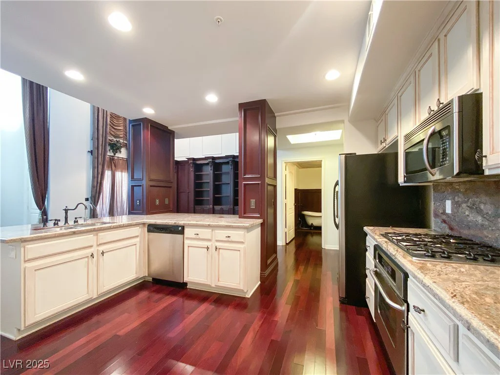 26 SERENE, Las Vegas, NV 89123