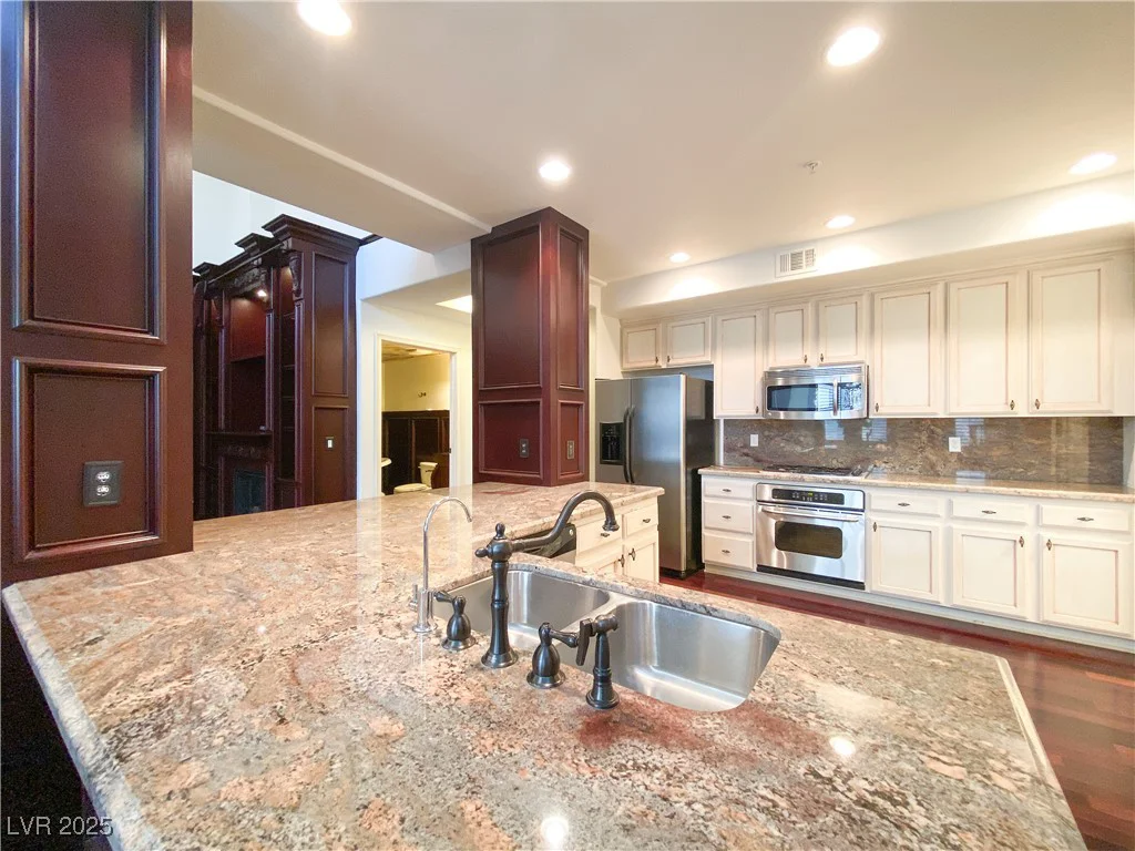 26 SERENE, Las Vegas, NV 89123