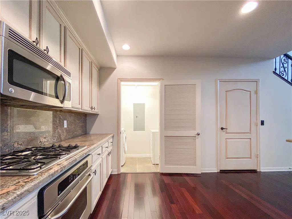 26 SERENE, Las Vegas, NV 89123