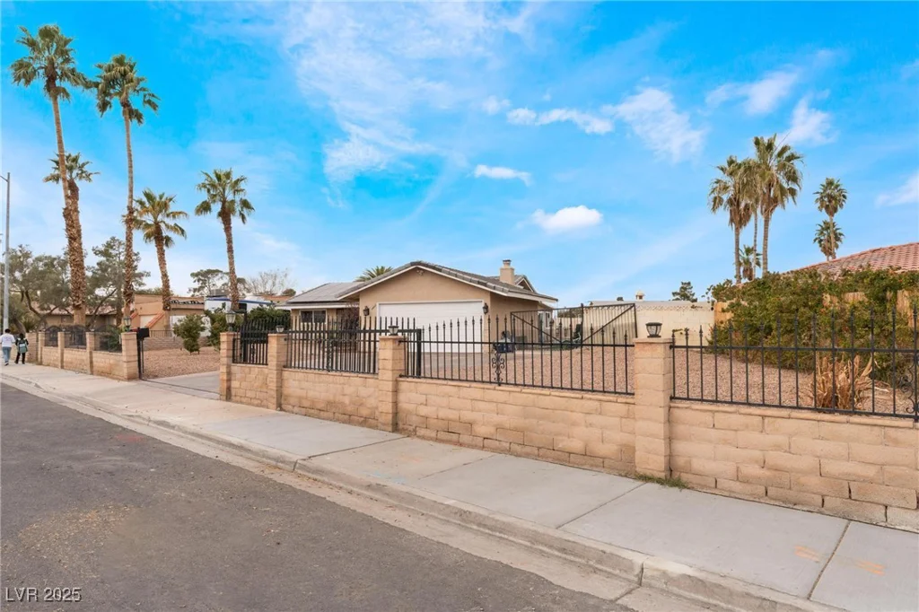 1462 Rawhide, Las Vegas, NV 89119