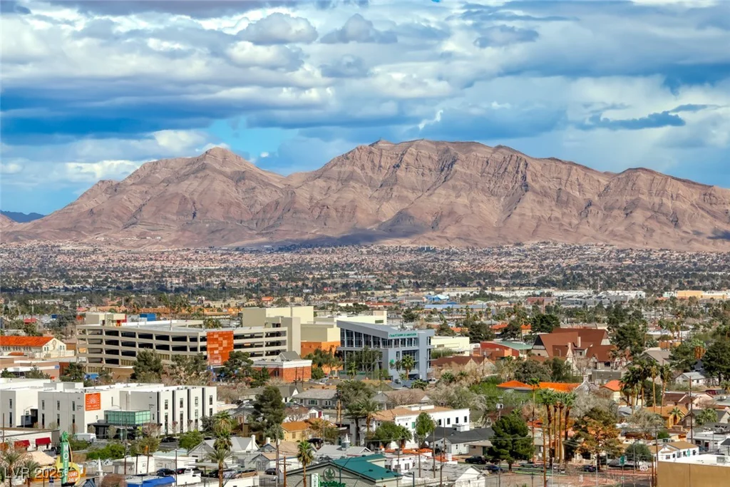 200 Hoover, Las Vegas, NV 89101