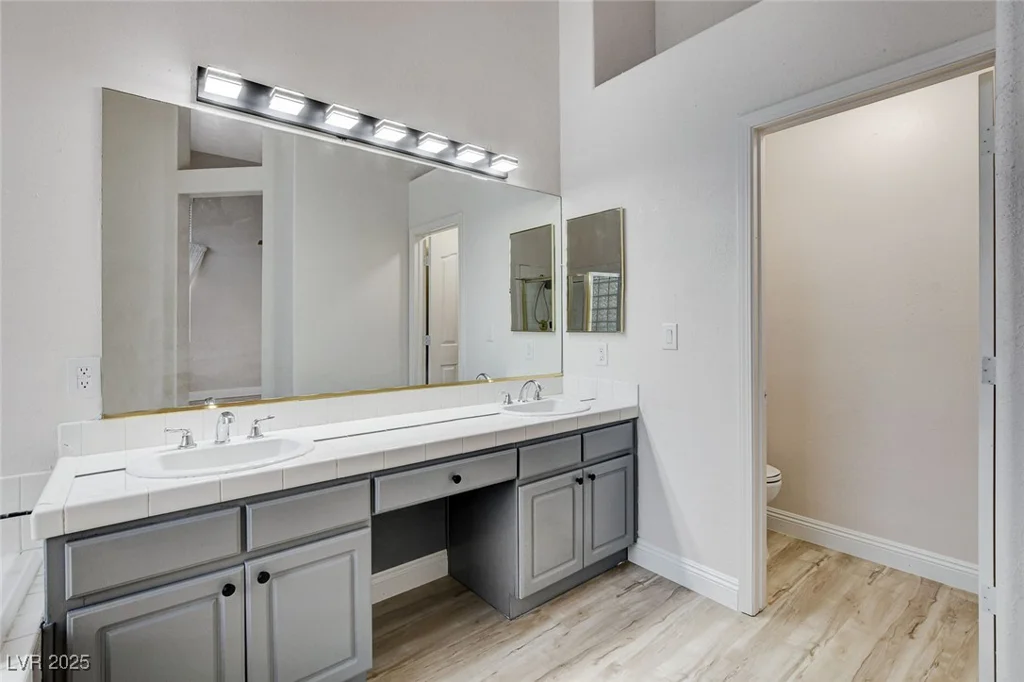 1700 Wandering Winds, Las Vegas, NV 89128