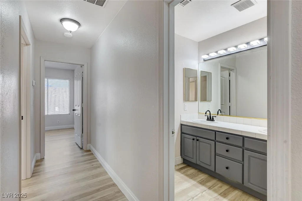 1700 Wandering Winds, Las Vegas, NV 89128