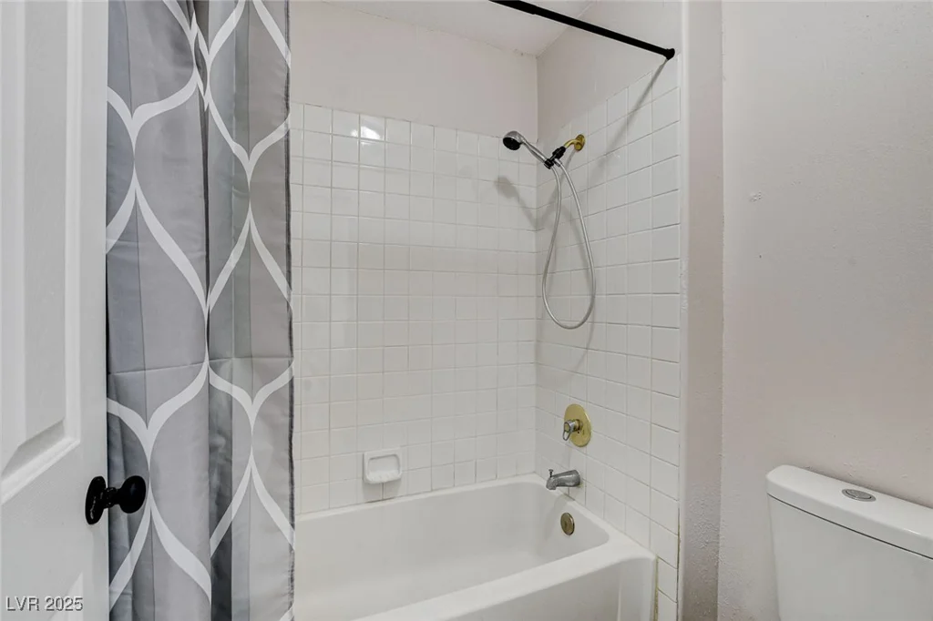 1700 Wandering Winds, Las Vegas, NV 89128
