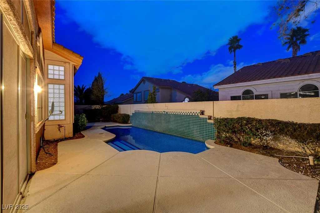 1700 Wandering Winds, Las Vegas, NV 89128