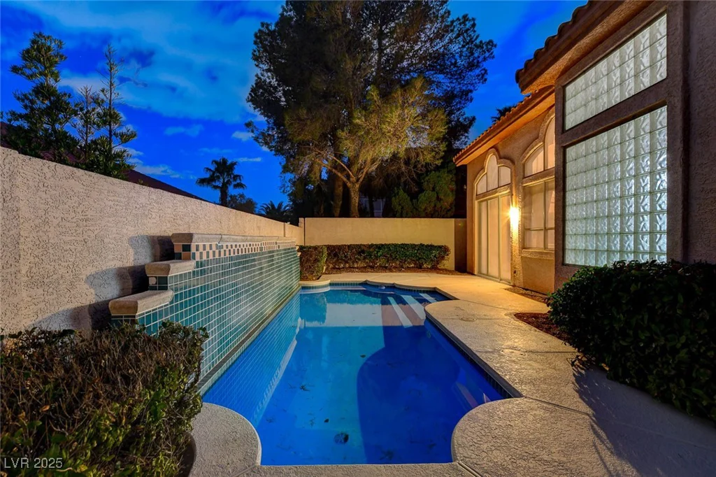 1700 Wandering Winds, Las Vegas, NV 89128