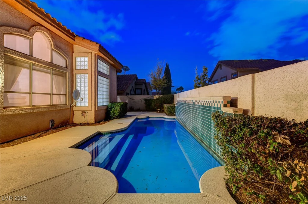 1700 Wandering Winds, Las Vegas, NV 89128