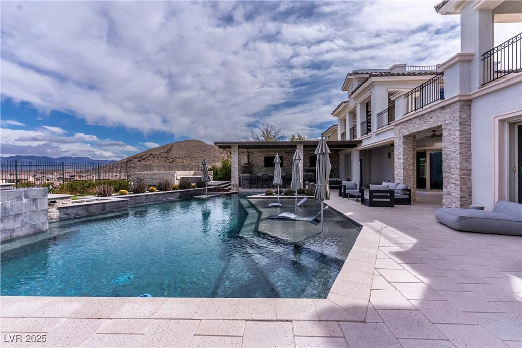 12 Olympia Chase, Las Vegas, NV 89141