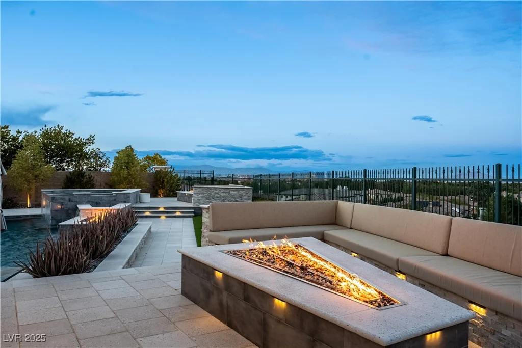 12 Olympia Chase, Las Vegas, NV 89141