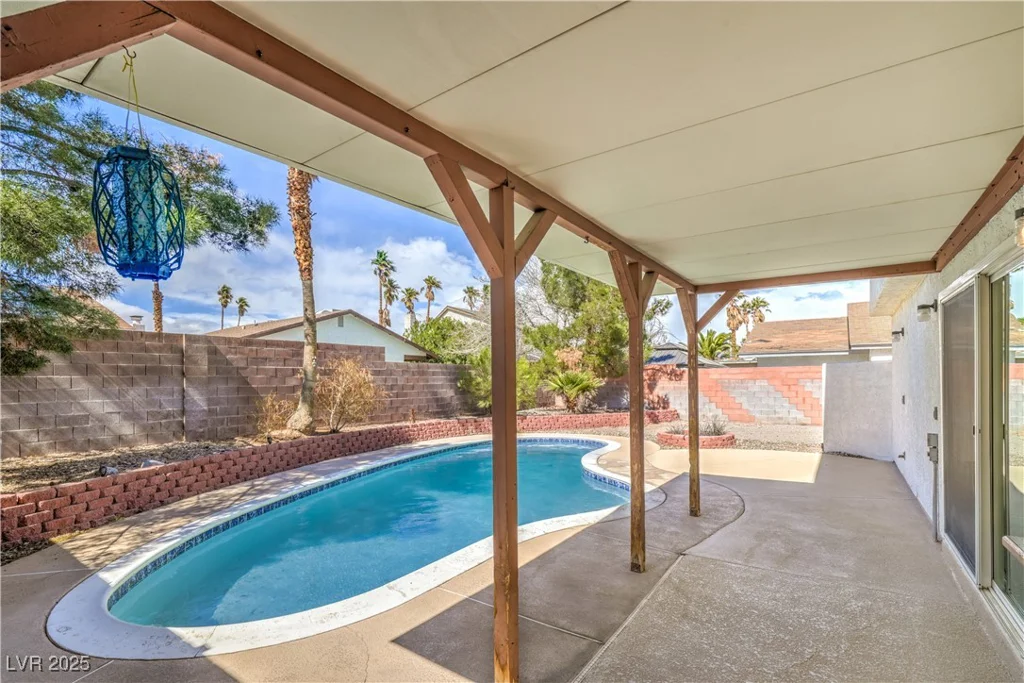 3963 Redwood, Las Vegas, NV 89103