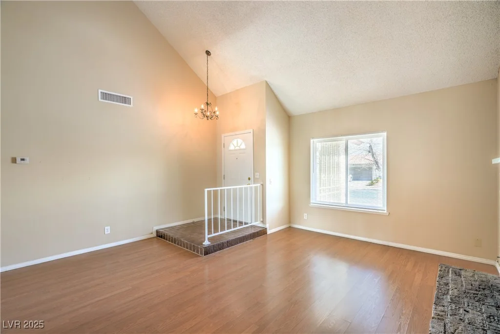3963 Redwood, Las Vegas, NV 89103