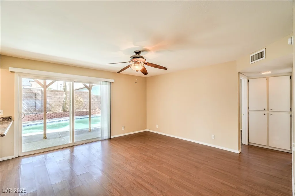 3963 Redwood, Las Vegas, NV 89103