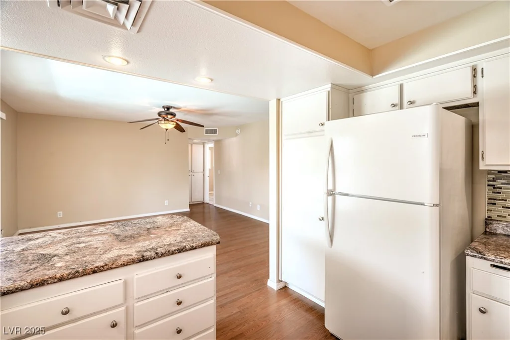 3963 Redwood, Las Vegas, NV 89103