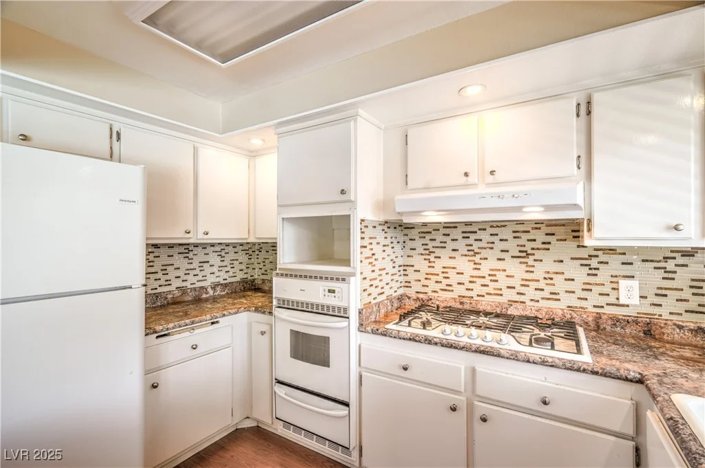 3963 Redwood, Las Vegas, NV 89103