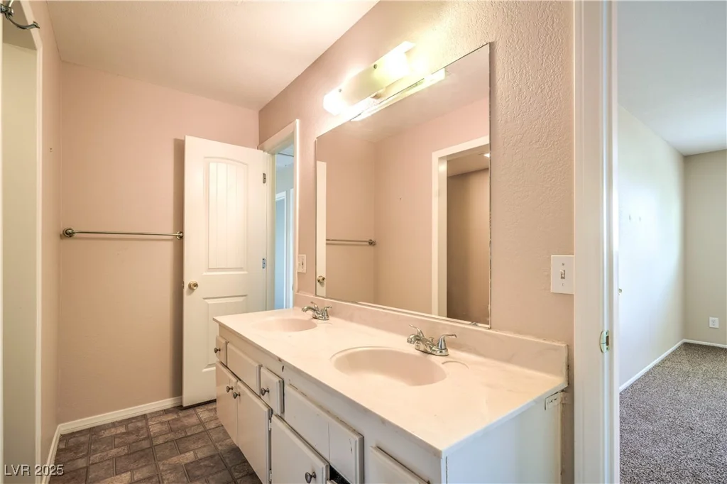 3963 Redwood, Las Vegas, NV 89103