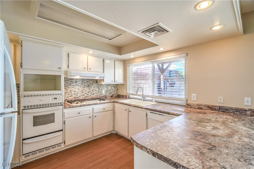 3963 Redwood, Las Vegas, NV 89103