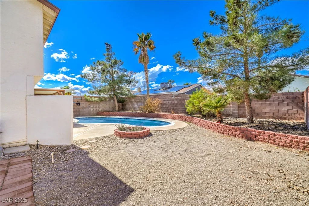3963 Redwood, Las Vegas, NV 89103