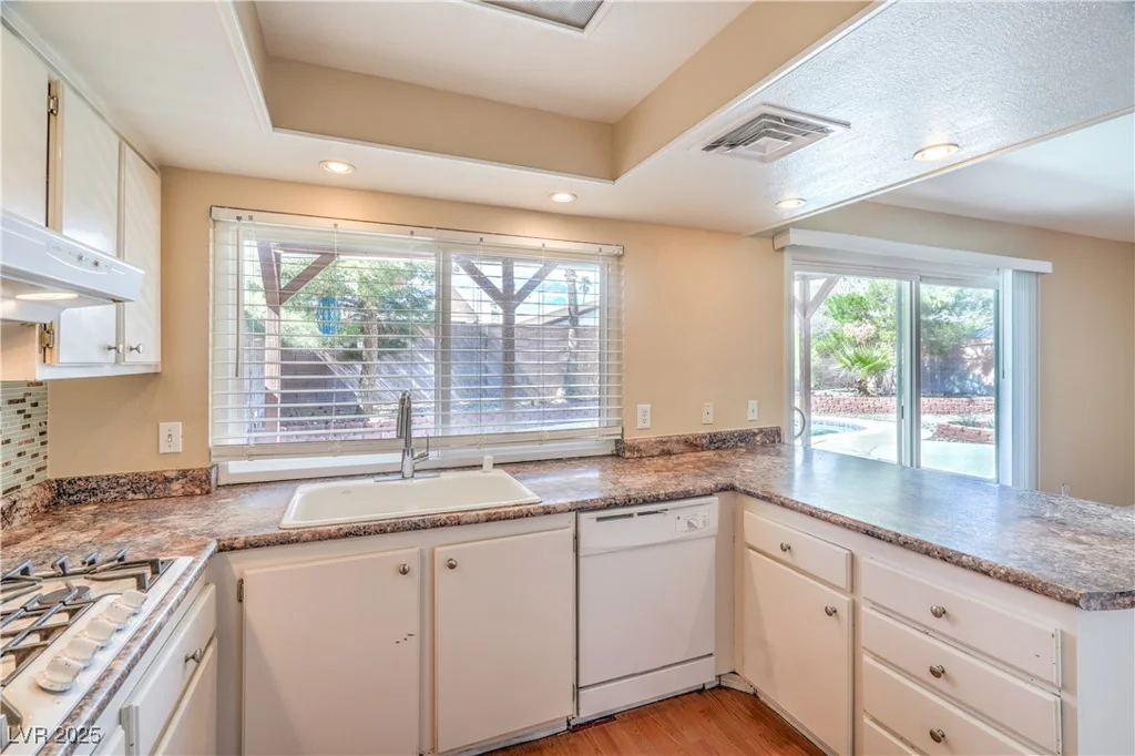 3963 Redwood, Las Vegas, NV 89103