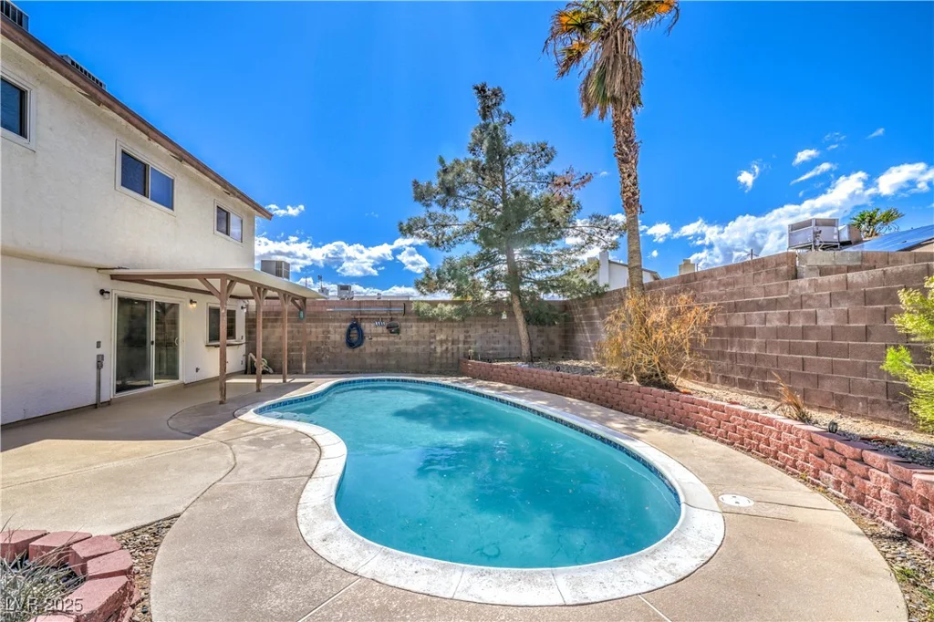 3963 Redwood, Las Vegas, NV 89103