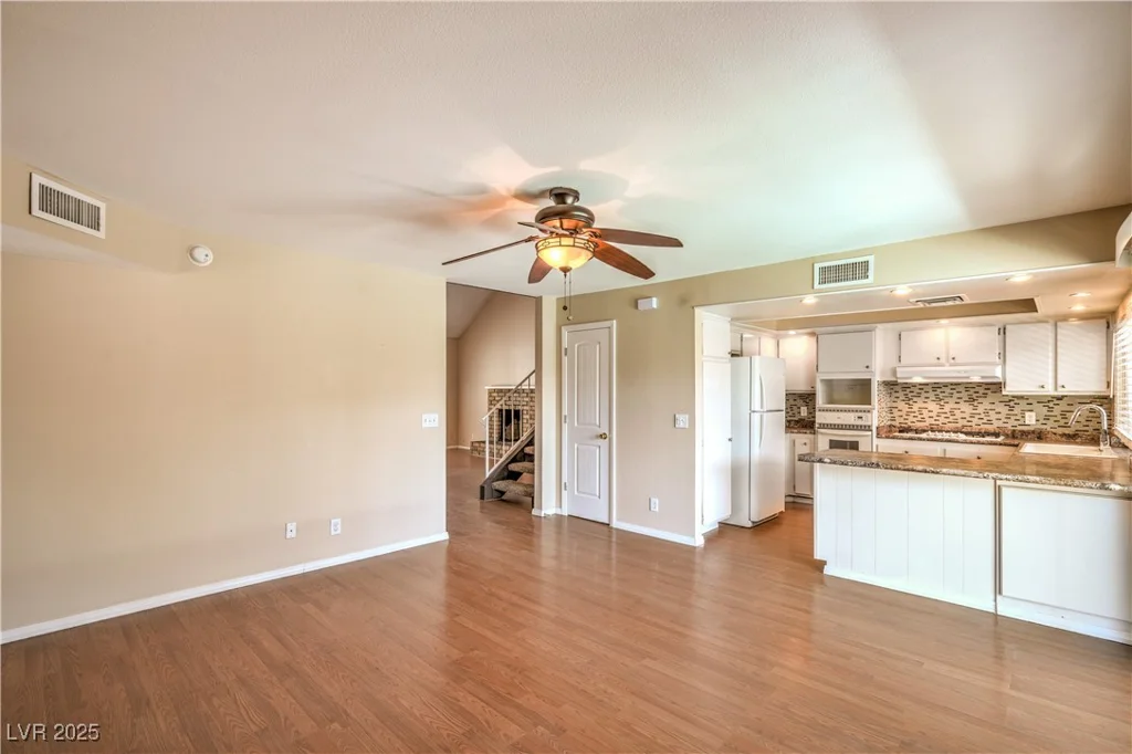 3963 Redwood, Las Vegas, NV 89103