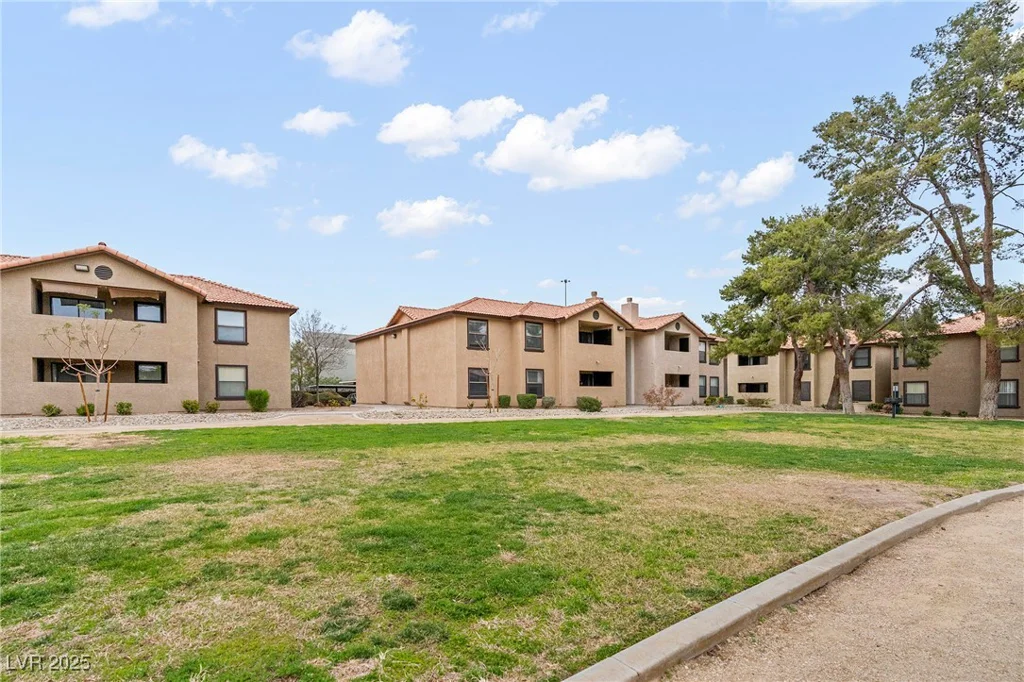 2451 Rainbow, Las Vegas, NV 89108