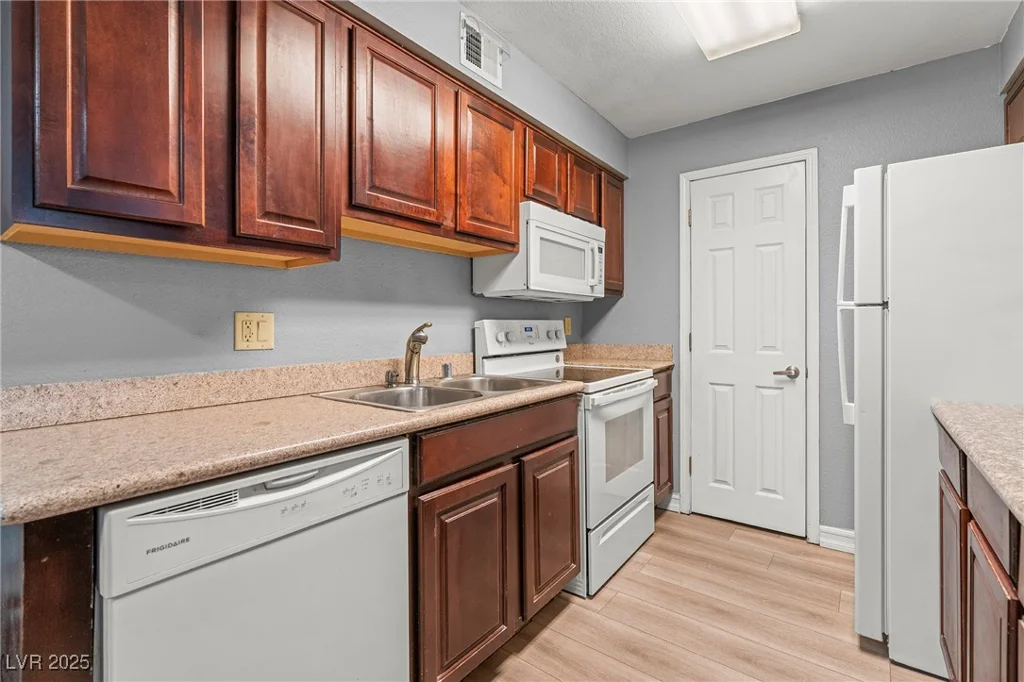 2451 Rainbow, Las Vegas, NV 89108