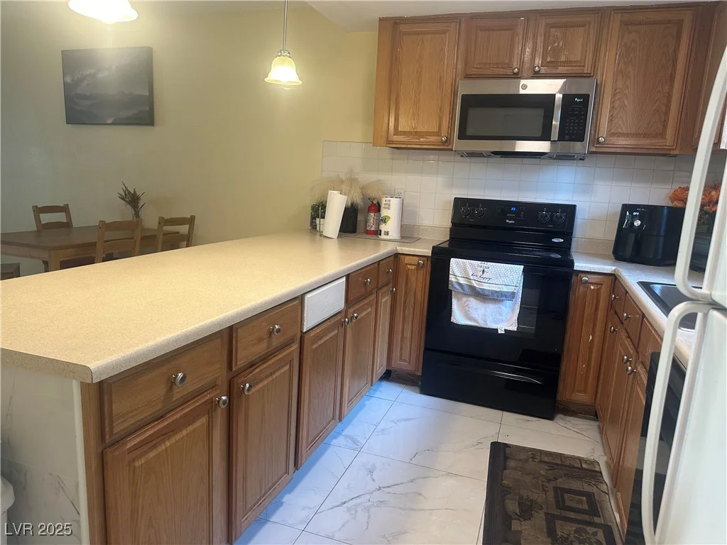 4454 Desert Inn, Las Vegas, NV 89102