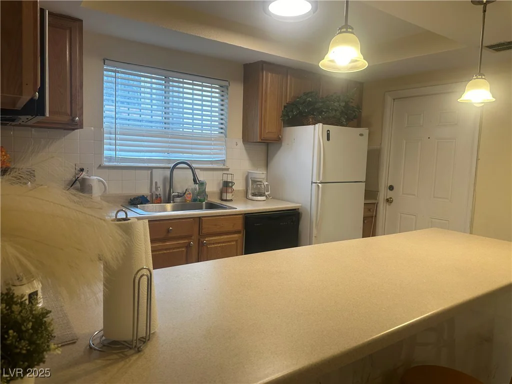 4454 Desert Inn, Las Vegas, NV 89102