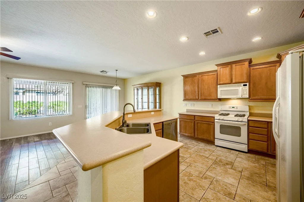 5944 Saddle Horse, Las Vegas, NV 89122