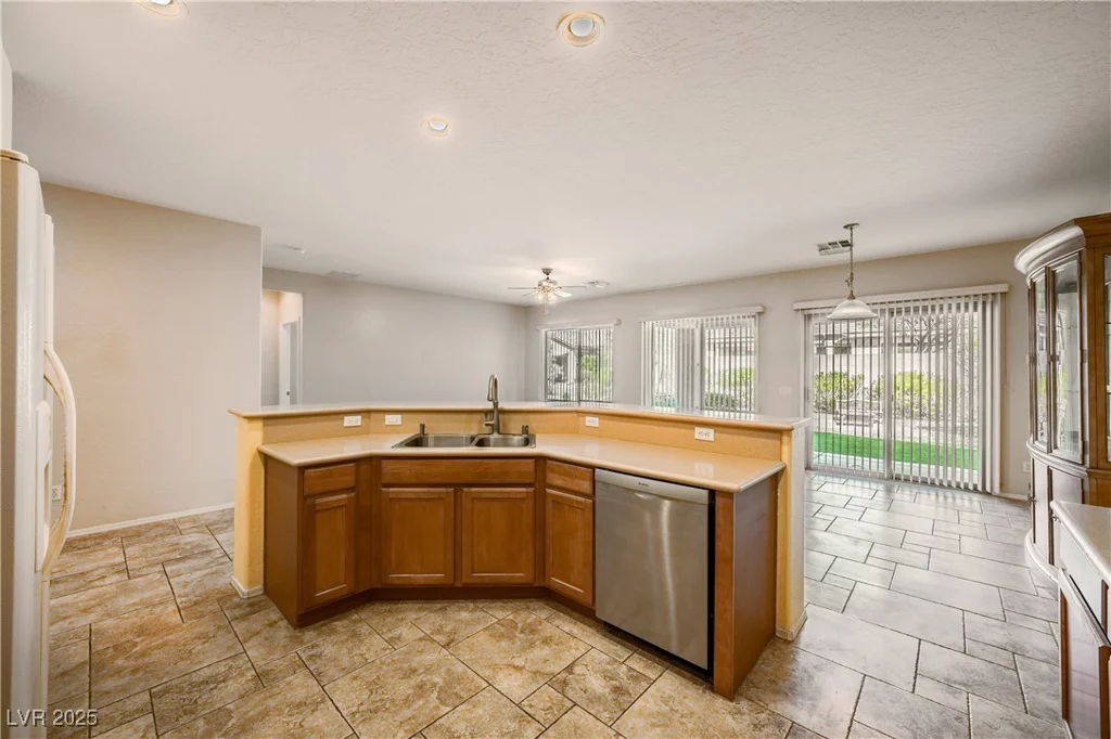5944 Saddle Horse, Las Vegas, NV 89122