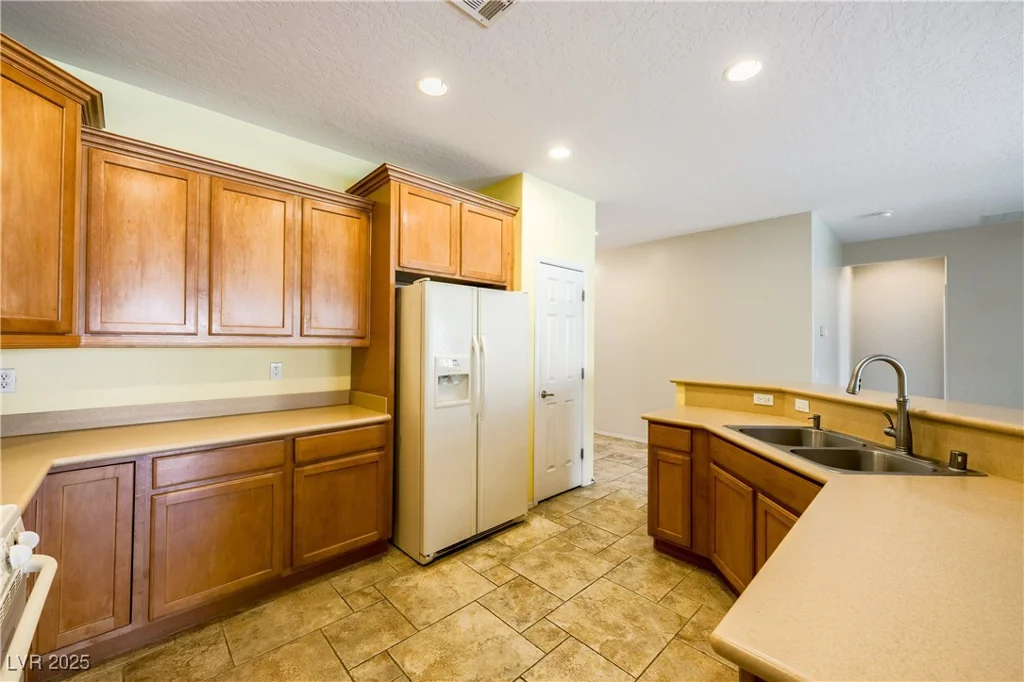 5944 Saddle Horse, Las Vegas, NV 89122