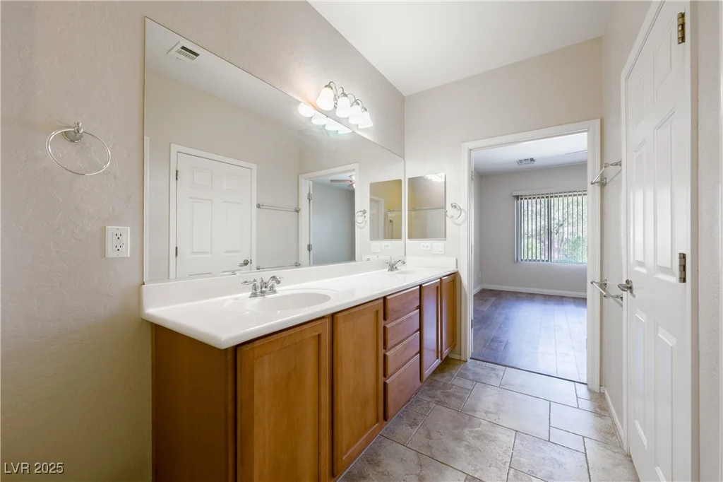 5944 Saddle Horse, Las Vegas, NV 89122