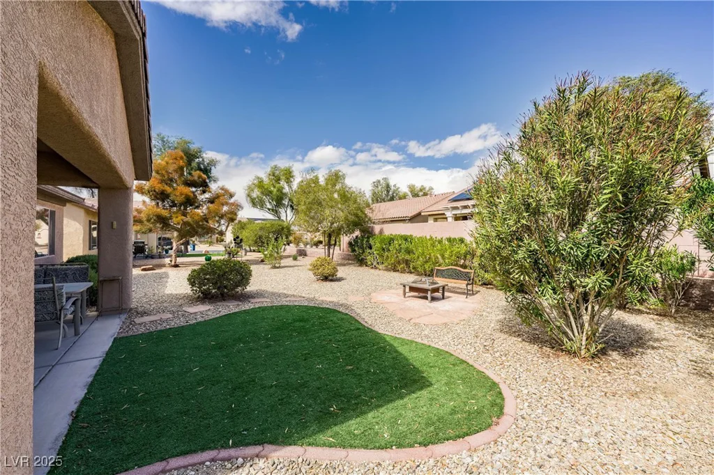 5944 Saddle Horse, Las Vegas, NV 89122